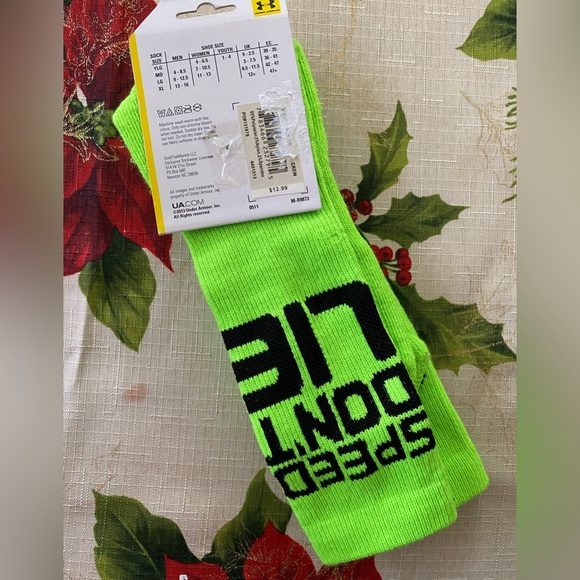 Women’s Under Armour Performance Socks, Medium, NWT - Picture 2 of 2